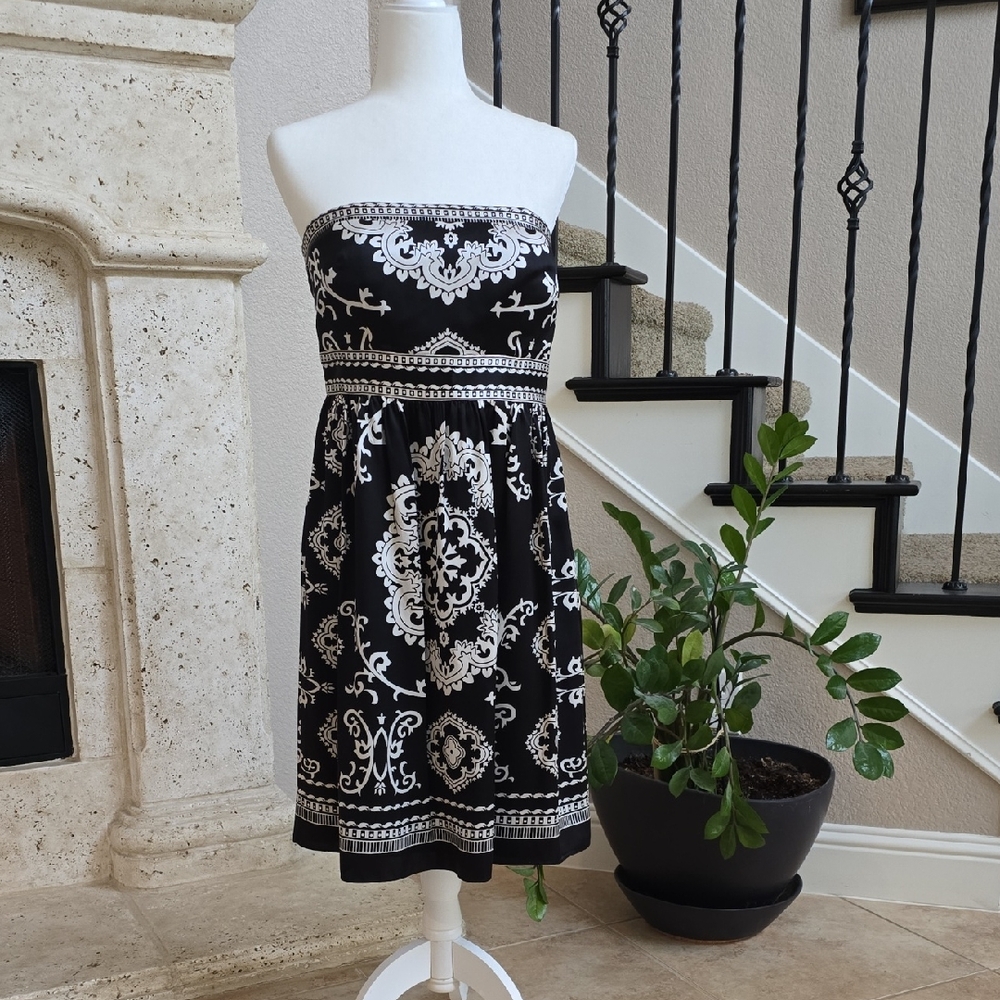 White House Black Market Strapless Black and White Dress
